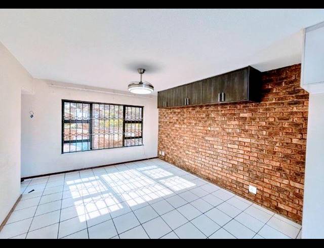 2 BEDROOM TOWNHOUSE FOR SALE IN RIDGEWAY